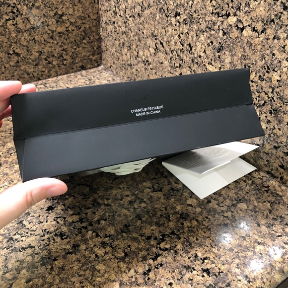 CHANEL Camellia Flower + Gift Bag + Camellia Card - Picture 9 of 13